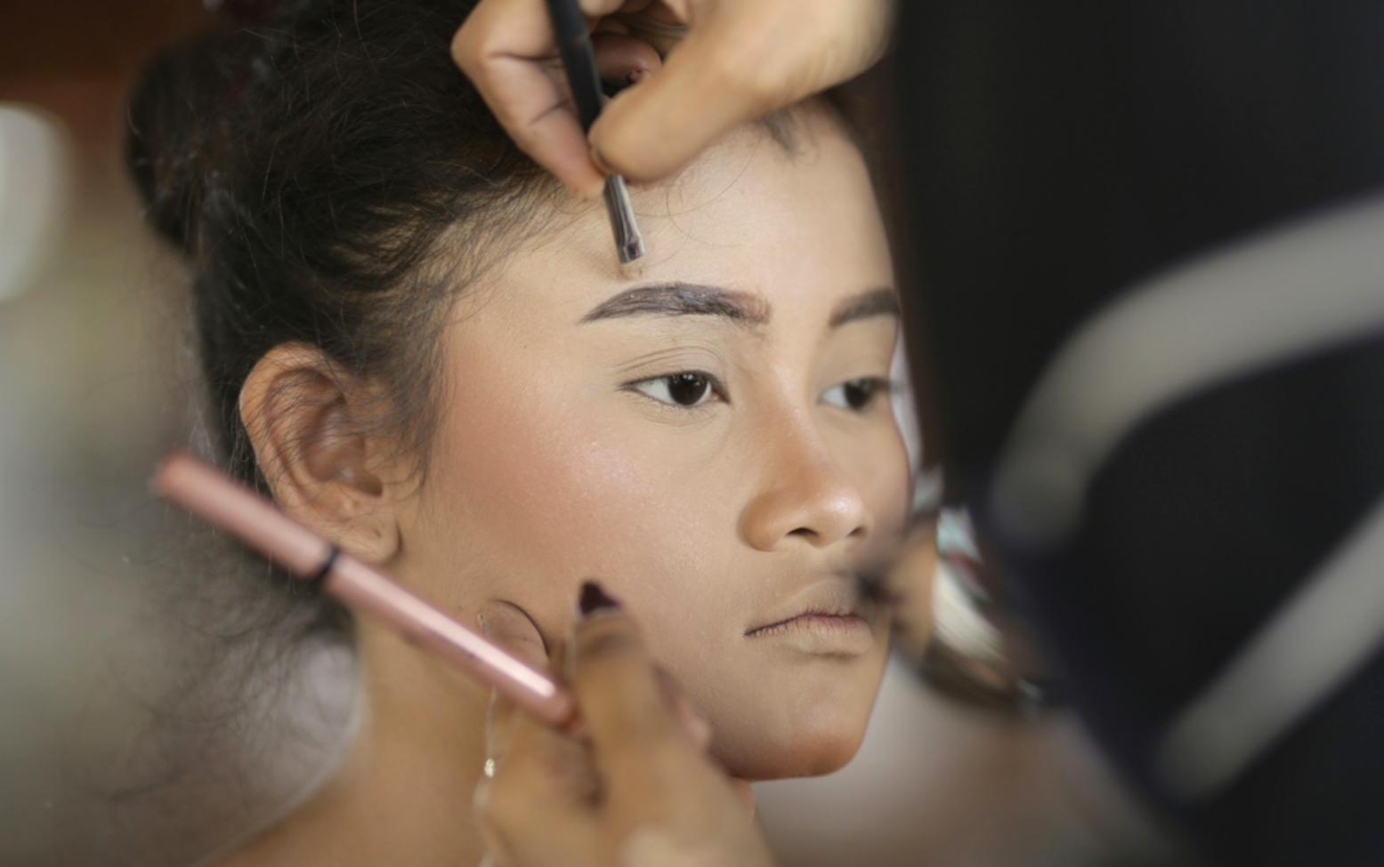 Fertige Make-up-Pinsel bereit für den Versand